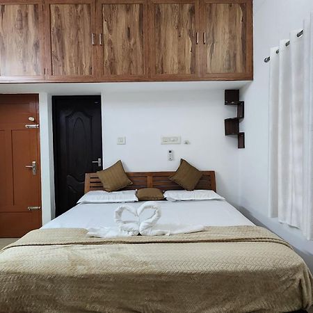 Ebs Guest House Nedumbassery Bagian luar foto