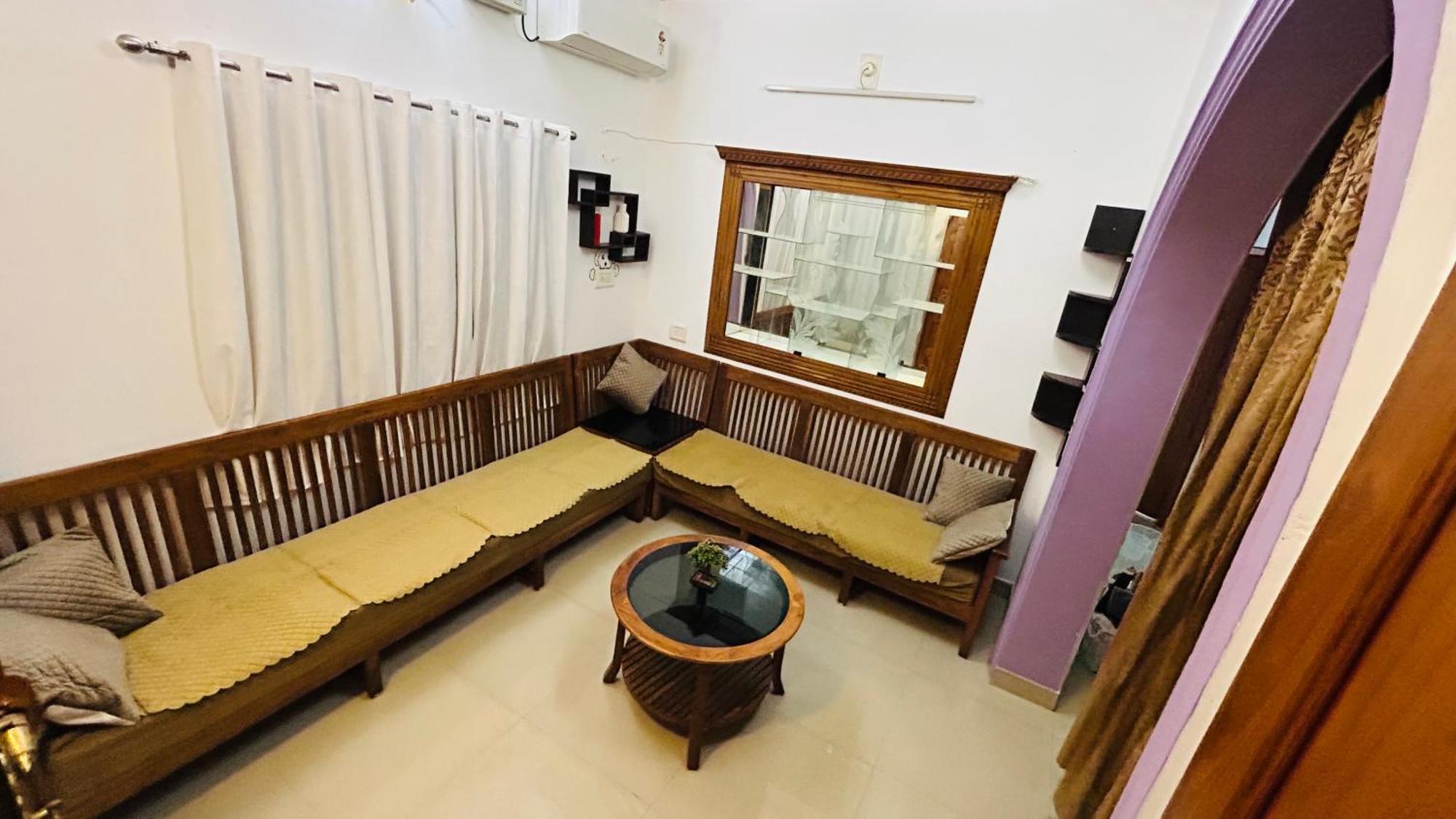 Ebs Guest House Nedumbassery Bagian luar foto