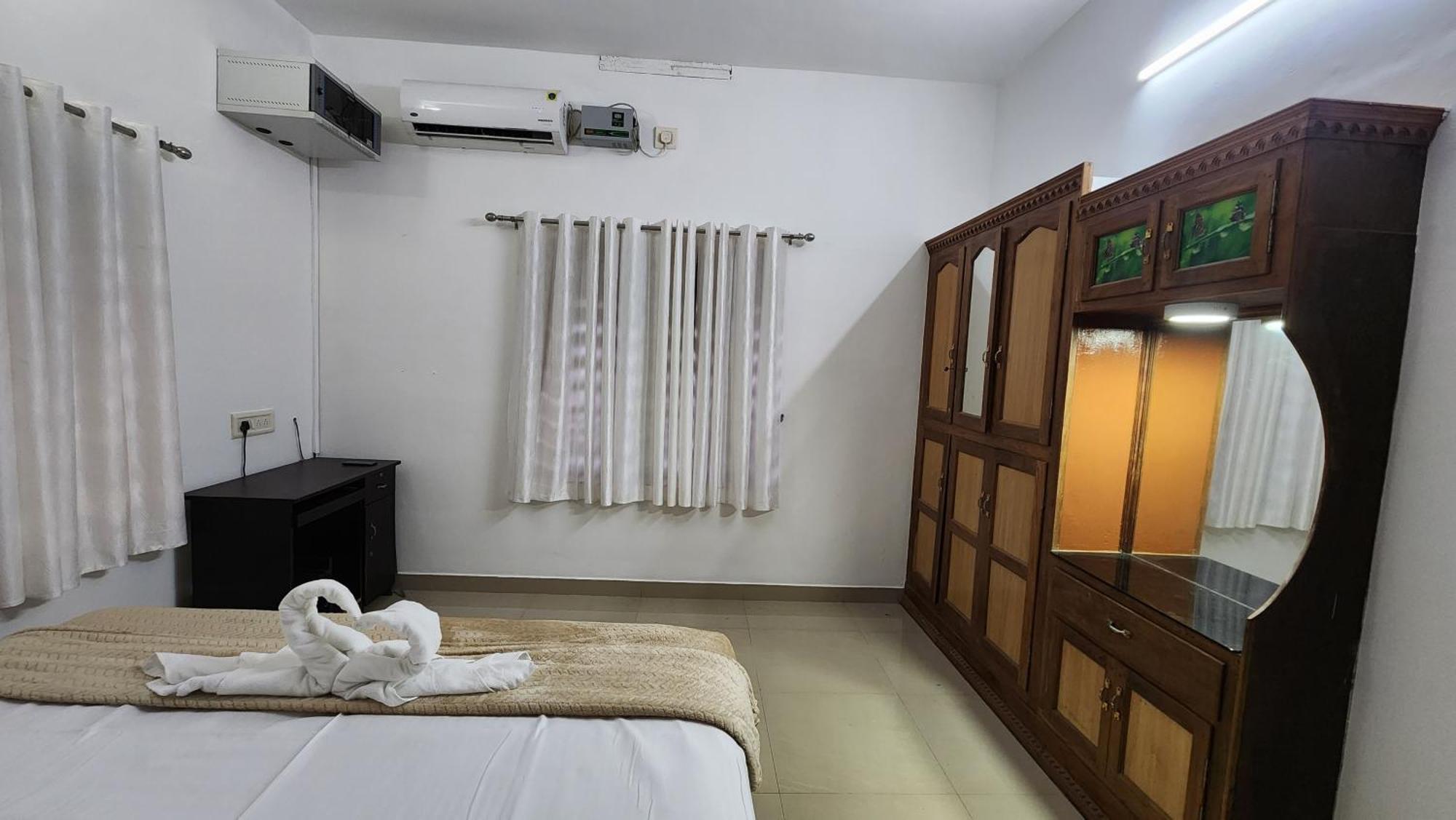 Ebs Guest House Nedumbassery Bagian luar foto