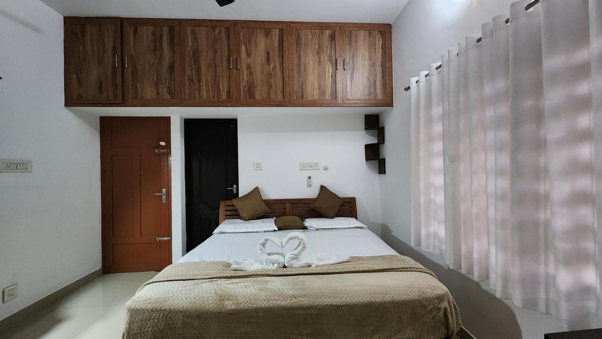 Ebs Guest House Nedumbassery Bagian luar foto