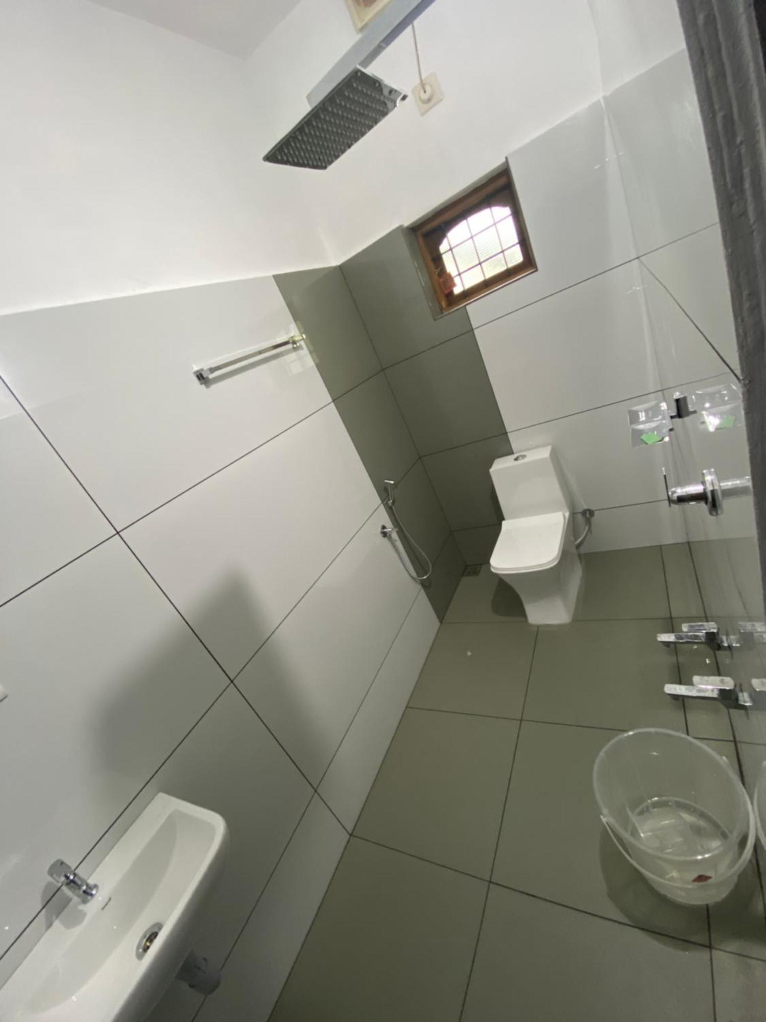 Ebs Guest House Nedumbassery Bagian luar foto